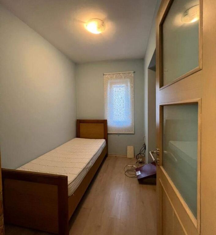 A 2+1 apartment is available for rent near the former Durresi restaurant.