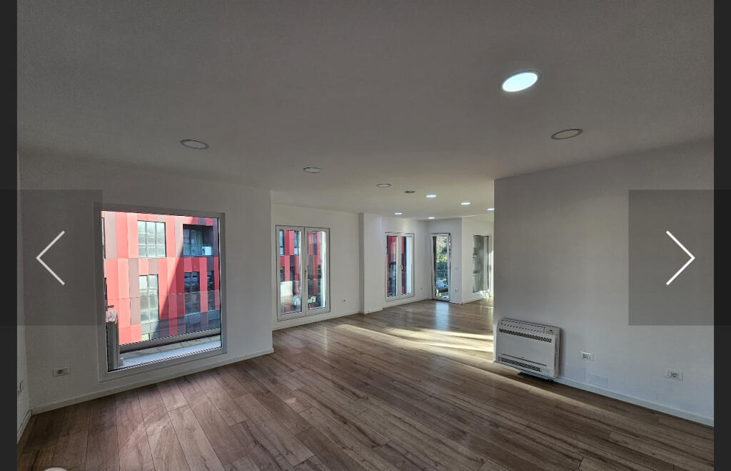Jepet super zyre open space tek rr Elbasanit 