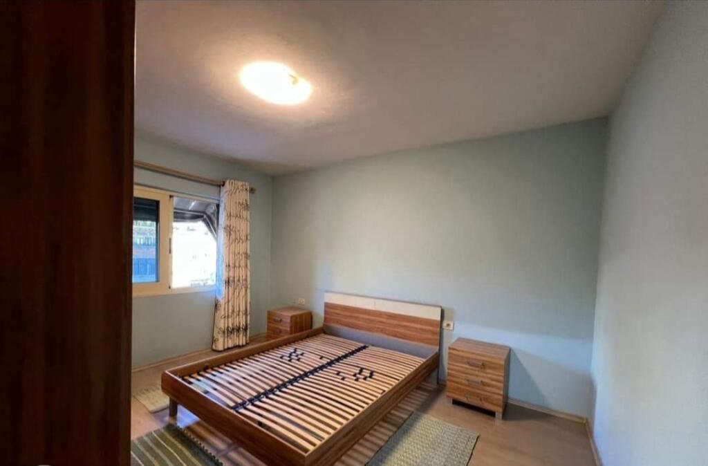 A 2+1 apartment is available for rent near the former Durresi restaurant.