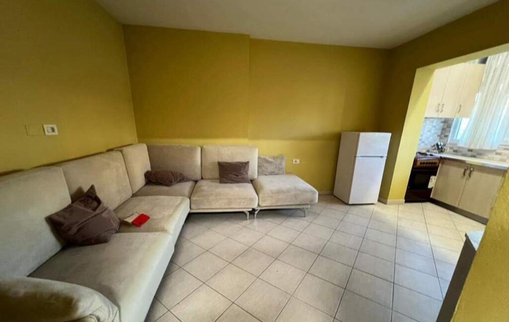 A 2+1 apartment is available for rent near the former Durresi restaurant.