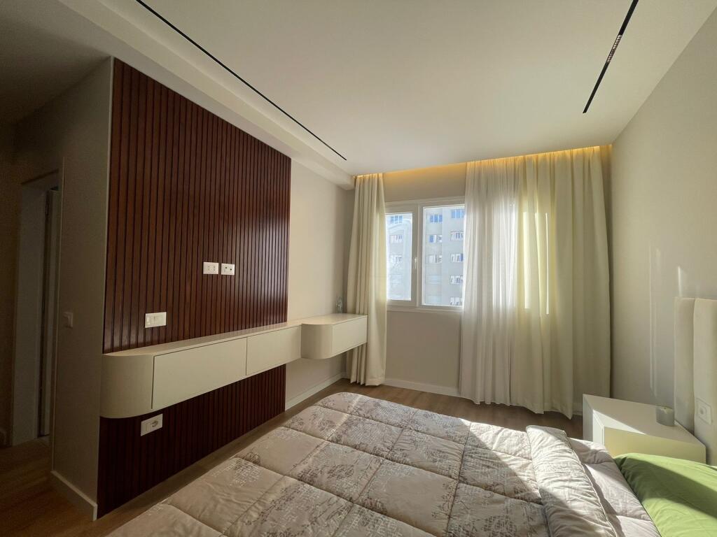 Jepet me qira 2+1+2 poste parkimi RIVERSIDE ASTIR 900€