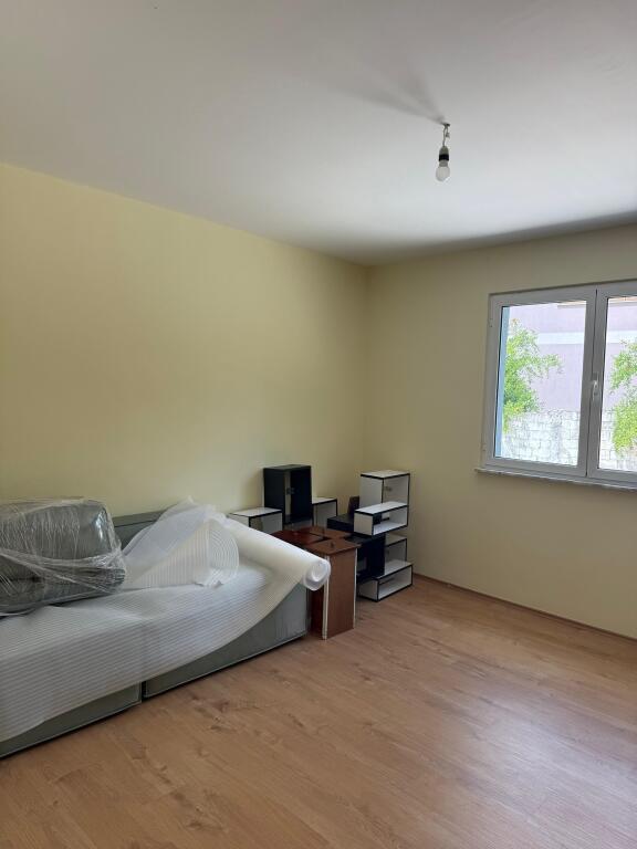 A private house with a yard is for rent in Don Bosko 15 Pakime, for offices.