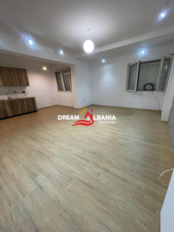 In the building near the Insig palace, a 2+1 apartment is available for rent (42215265).