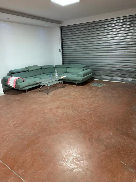 Jepet magazine 450 m2 me qera tek rr Jordan Misja