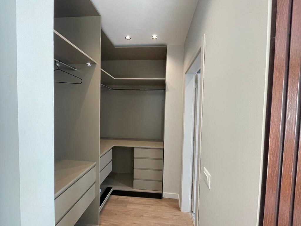 Jepet me qira 2+1+2 poste parkimi RIVERSIDE ASTIR 900€