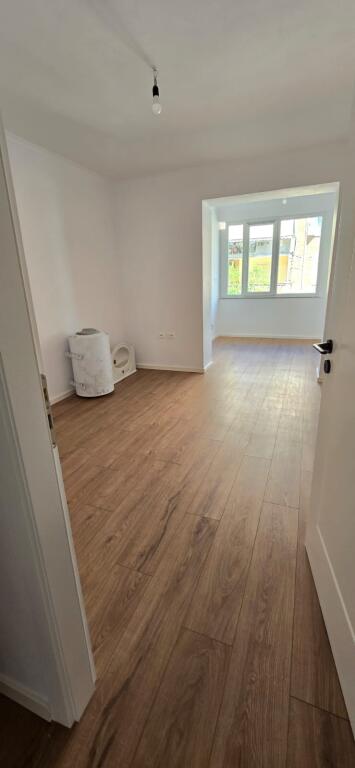 🏢In Mozaiku of Tirana, Sander Prosi Street, a 1+1 apartment is for sale for 125,000 euros.