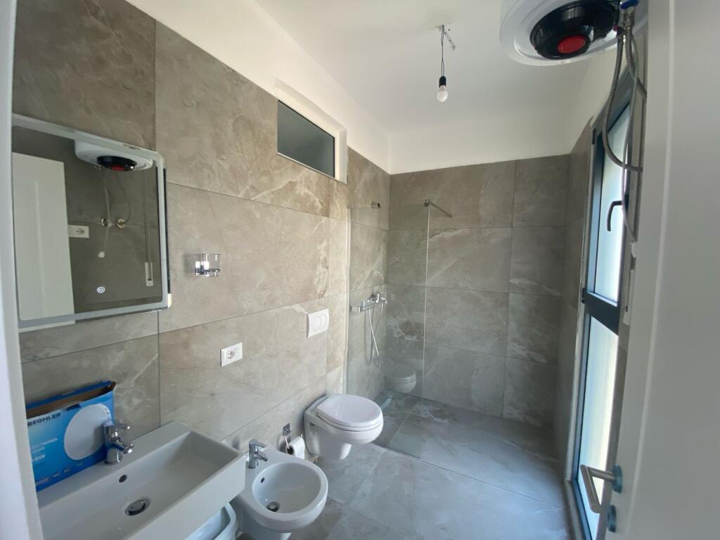 Tirana, for rent, 2+1 apartment with annex and balcony, 3rd floor, 113 m², 650 € (Bulevardi i Ri)