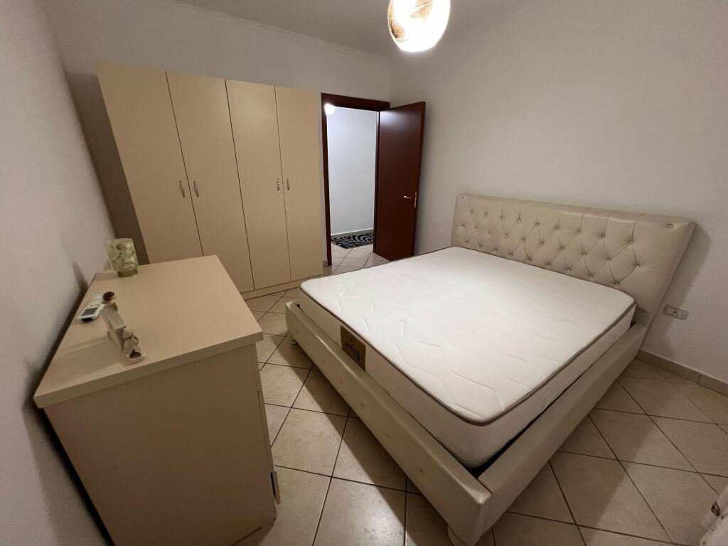 Affittasi appartamento 2+1, Comune di Parigi (via Bilal Golemi) 600 euro