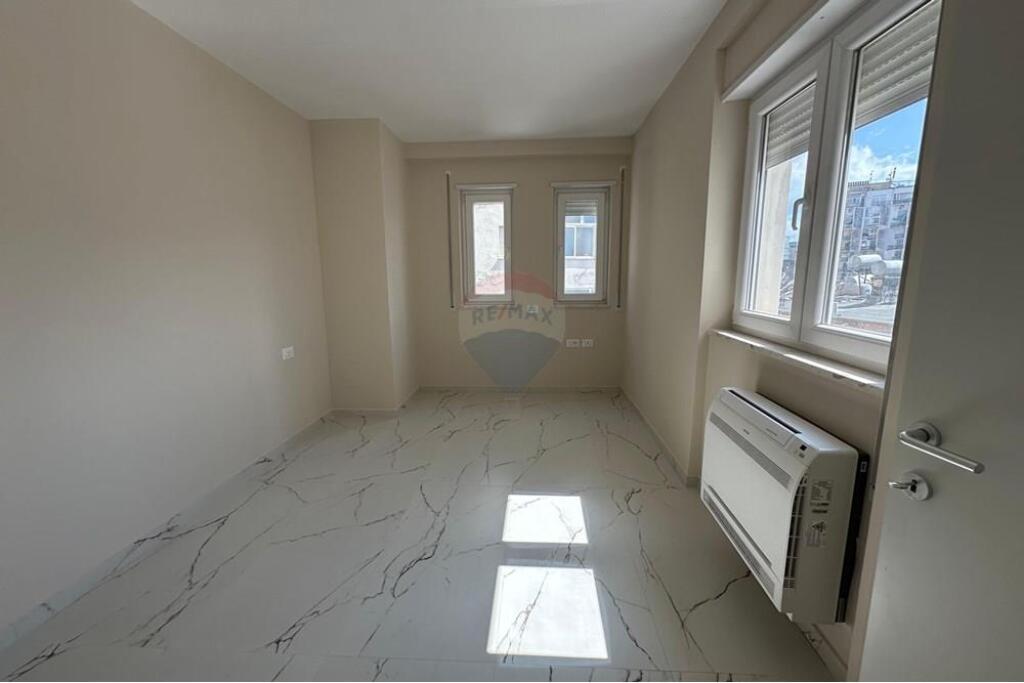 OFFICE SPACE FOR RENT IN THE CENTER!