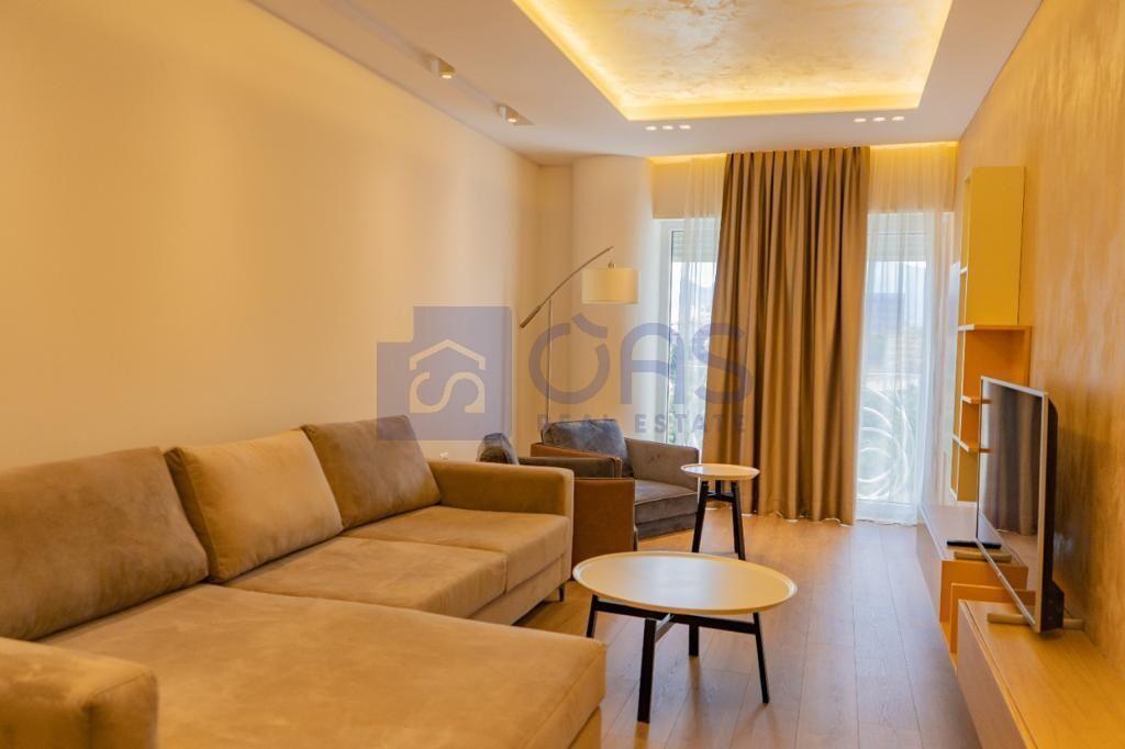 A 2+1 apartment is available at Kodra e Diellit. 900 euros.