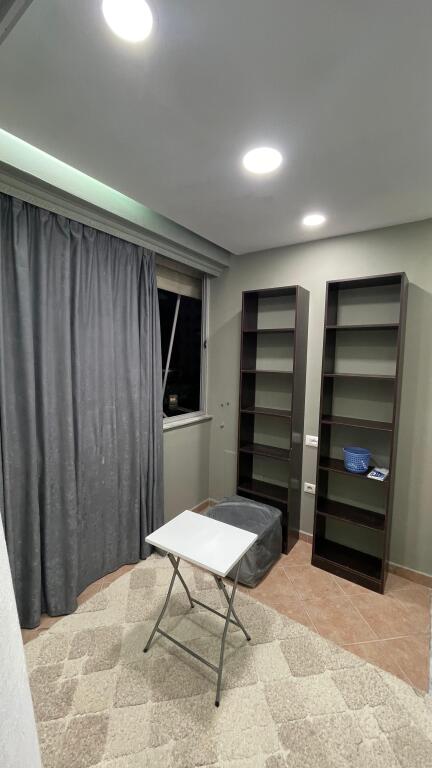 Jepet apartament 1+1 tek Kika 1 , komuna e parisit 