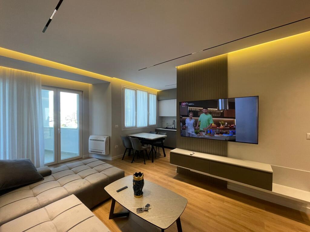 Jepet me qira 2+1+2 poste parkimi RIVERSIDE ASTIR 900€