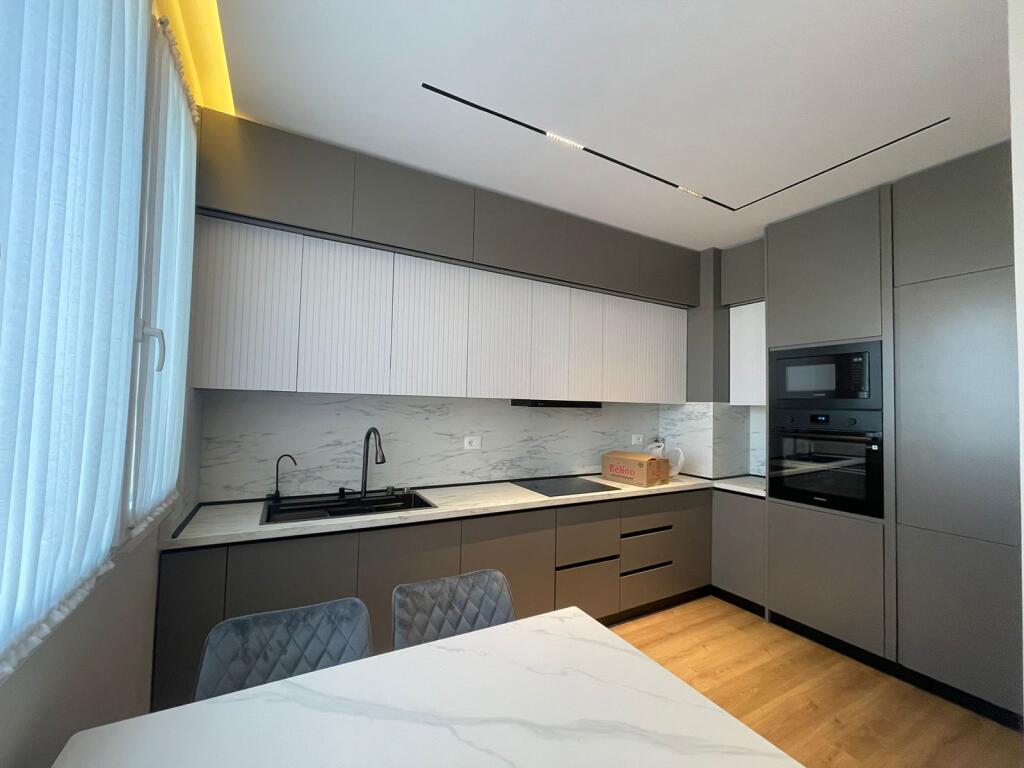Jepet me qira 2+1+2 poste parkimi RIVERSIDE ASTIR 900€