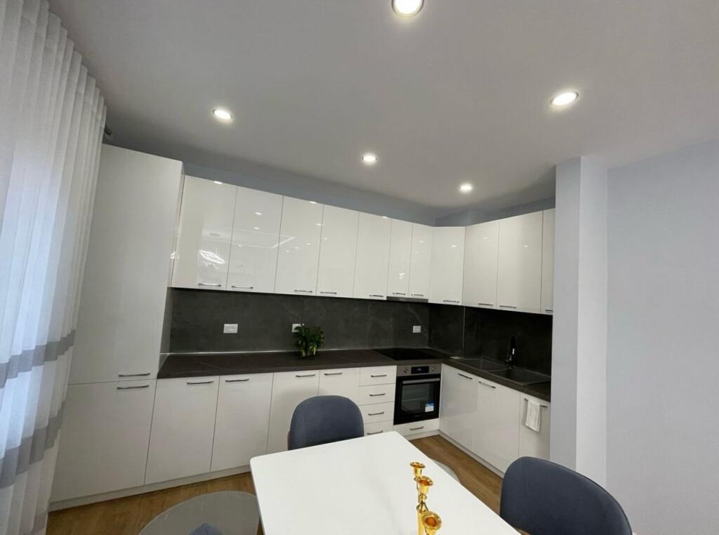 Apartment 2+1+2 for rent, Zogu i Zi near Ring Center 800 euros.
