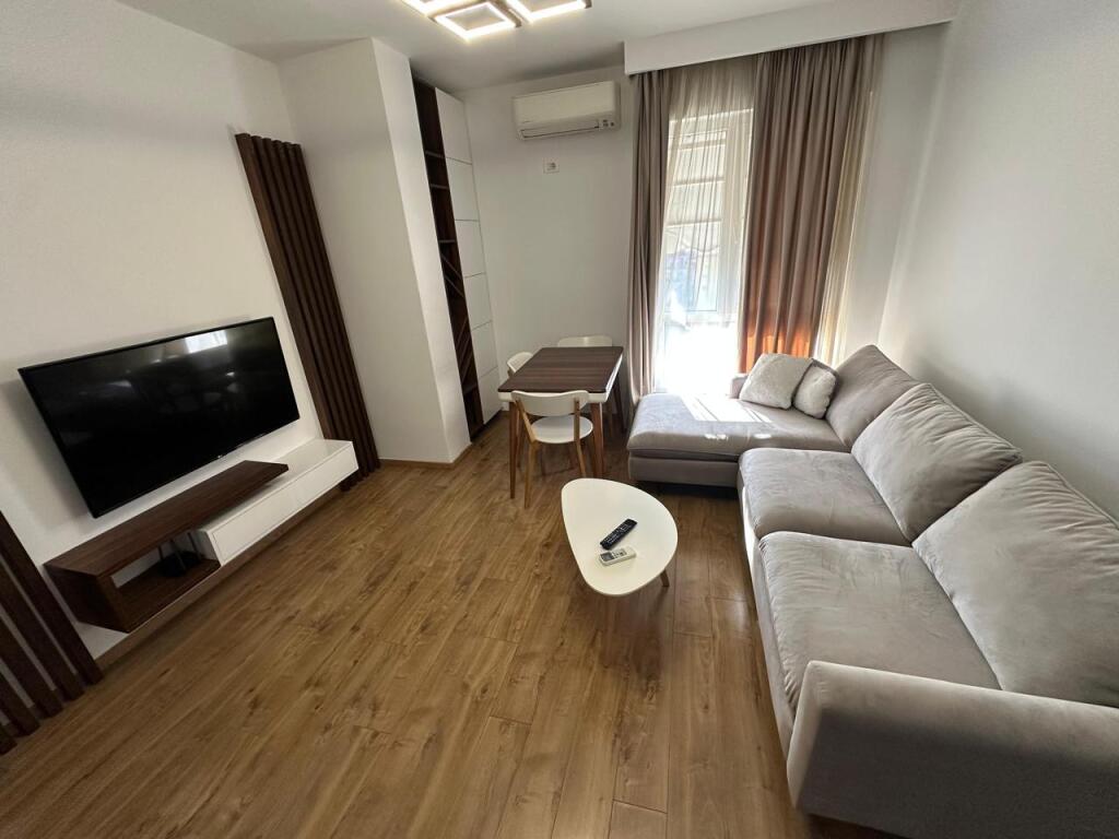 Super mundesi Ekzkluzive Shitet apartament 1+1 te Ish Fusha e Aviacionit