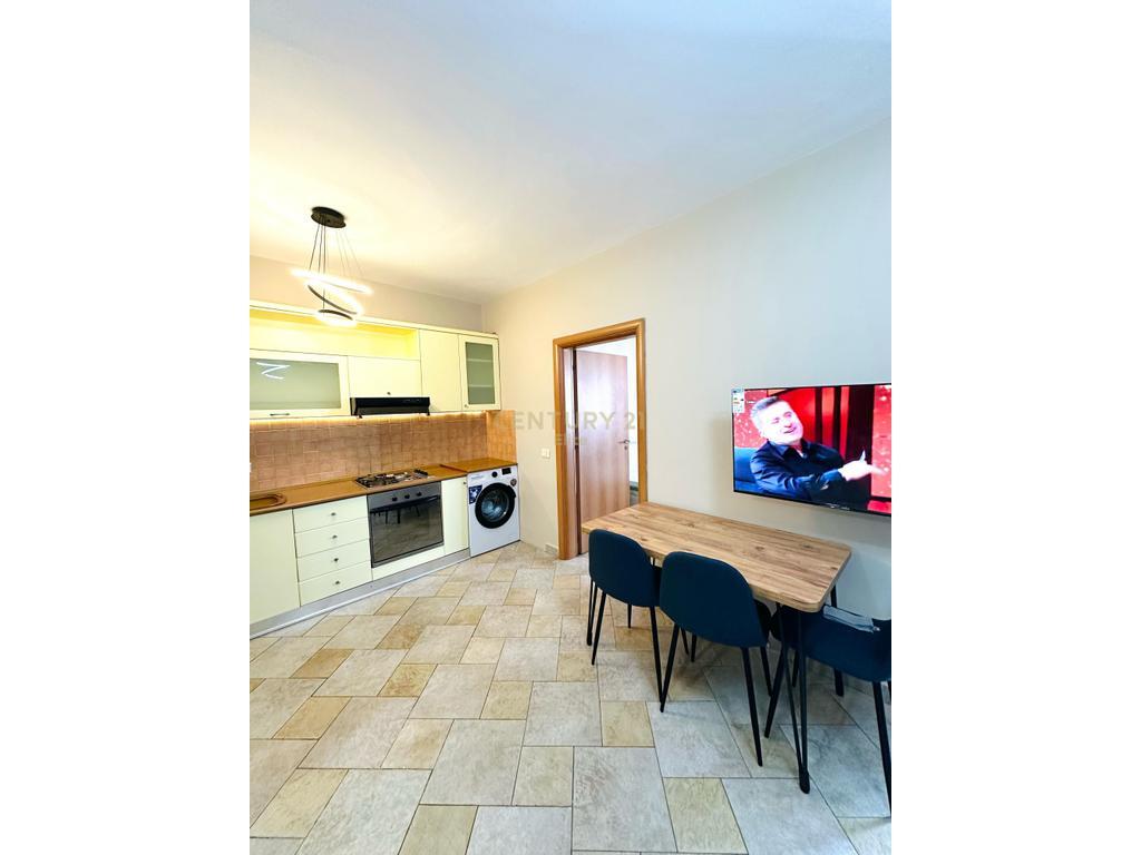 ApaRtament 1+1 me qera ne qender te Tiranes te 9 kateshet