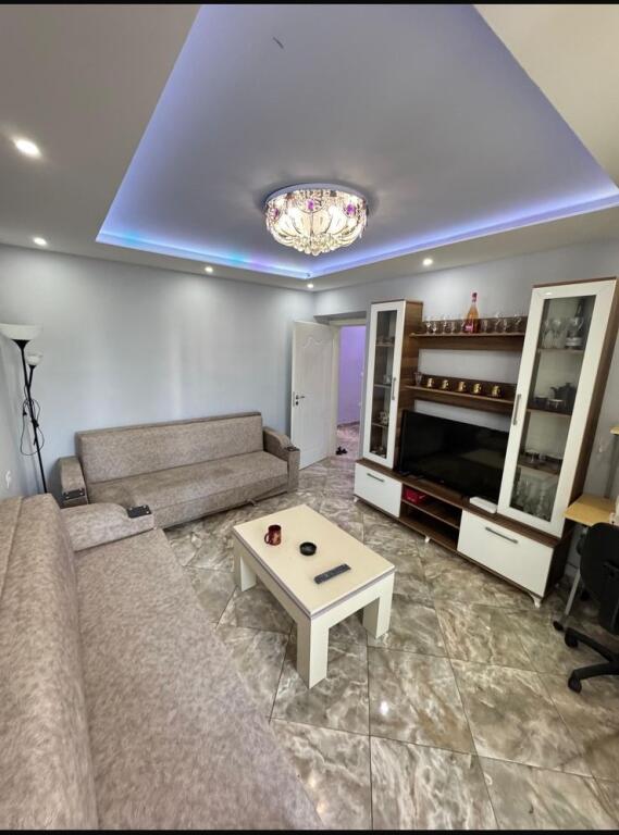 At the United School Crossroads, Imer Ndregjoni Street near Credins Bank, a 1+1 apartment is for sale for €115,000.