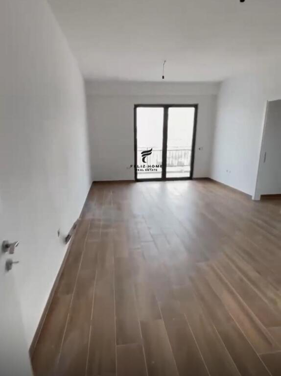 ZYRE ME QERA 125 M2 FARMACIA 10 800 EURO