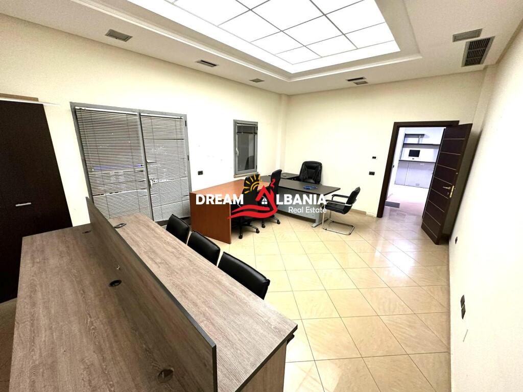 Zyre me qera open space ne zonen e Zogut Zi buze rruges ne Tirane (ID 4261965)