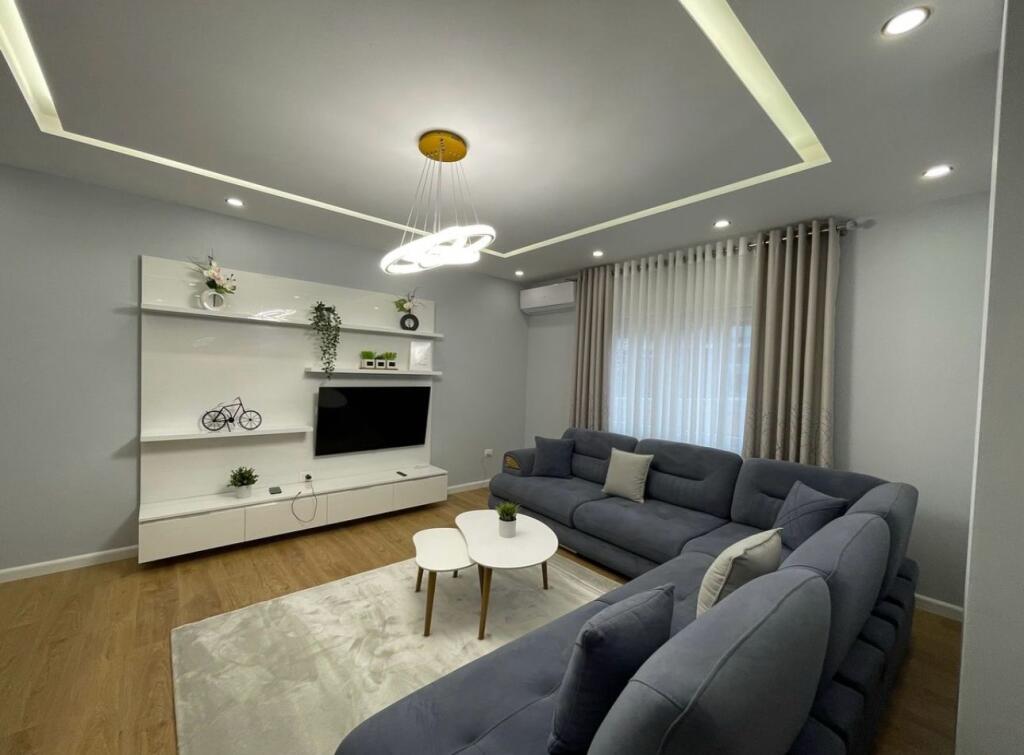 Apartment 2+1+2 for rent, Zogu i Zi near Ring Center 800 euros.