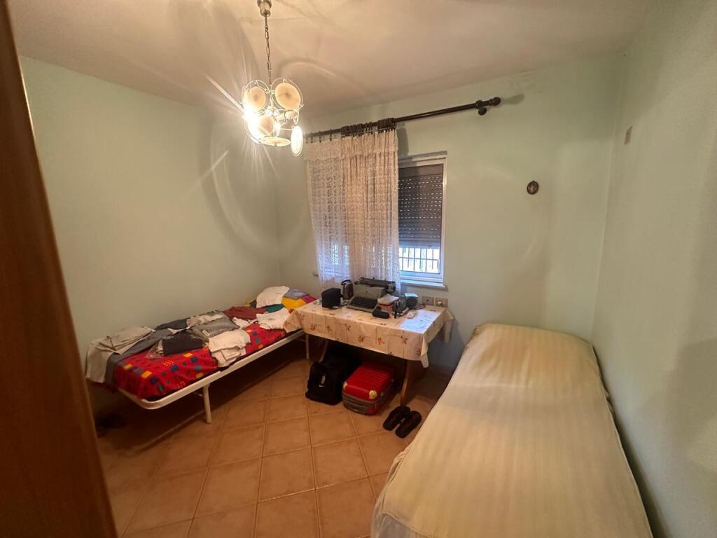 In the area of Xhamllik, Xhanfize Keko Street, near Shtraus Square, a 3+1 apartment is for sale for 135,000 Euro.