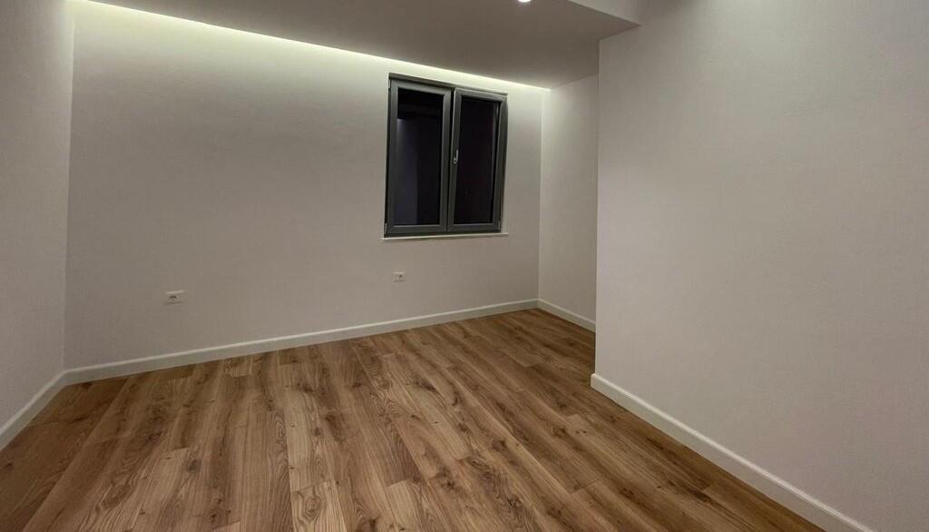 Vendesi Appartamento 2+1 – Via Kavajës, Tirana