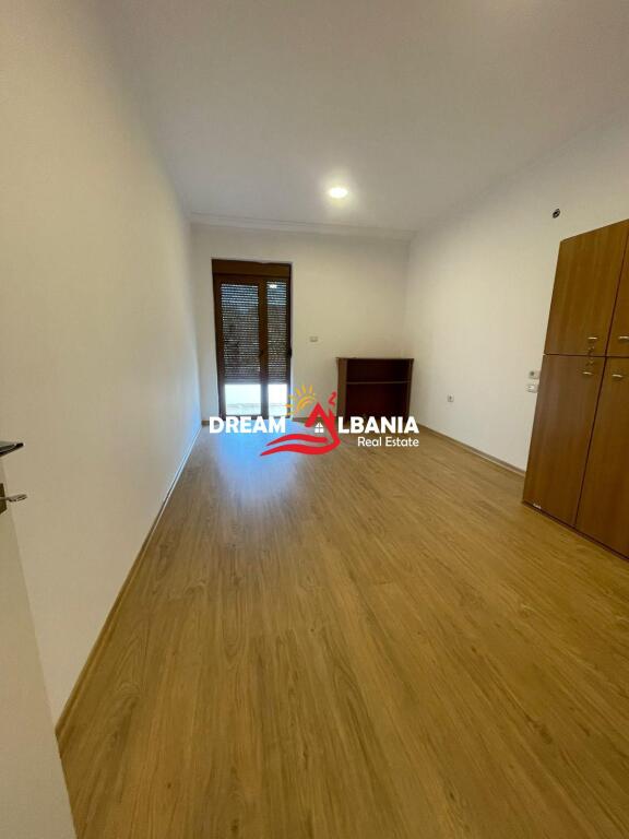 In the building near the Insig palace, a 2+1 apartment is available for rent (42215265).