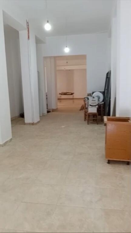 Magazine me qera tek Ish-Tregu Elektrik (ID BM249) Tiranë