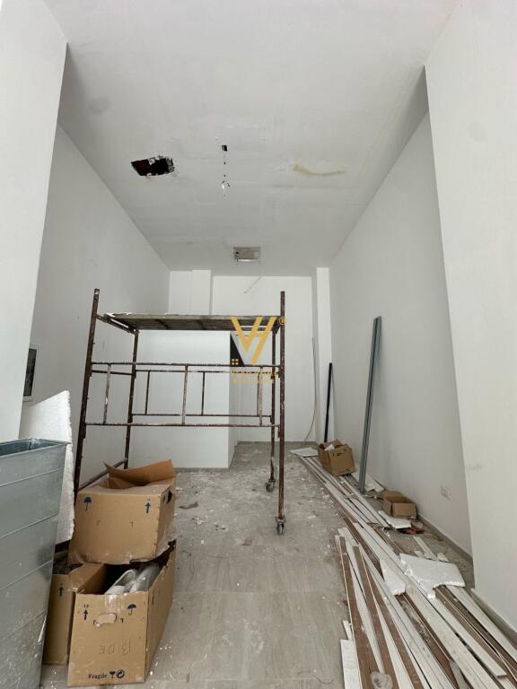 STORE FOR SALE 62 M2 IN THE PARIS COMMUNE 186,000 EURO