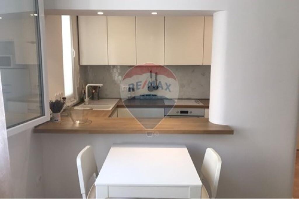 An apartment 1+1 is for rent in Myslym Shyri.