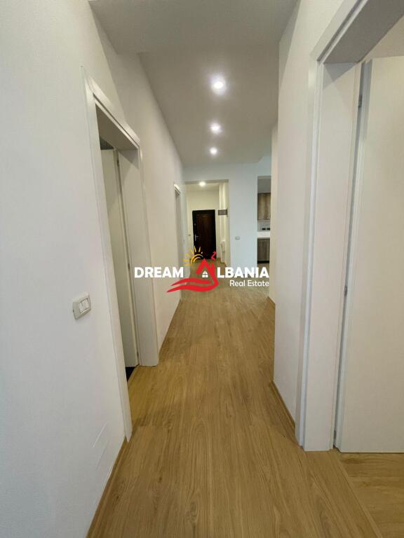 In the building near the Insig palace, a 2+1 apartment is available for rent (42215265).