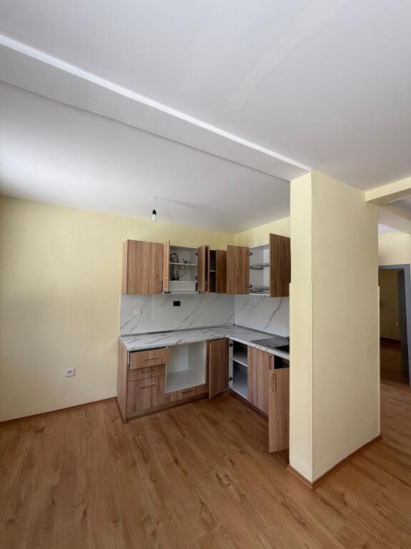 A private house with a yard is for rent in Don Bosko 15 Pakime, for offices.