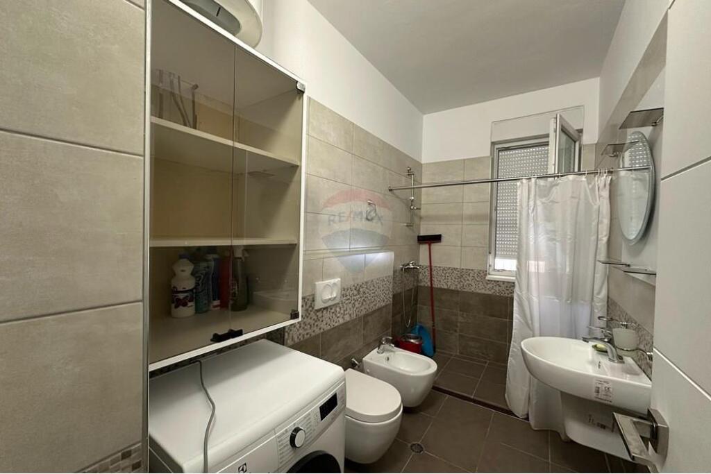 A 2+1+2 apartment is available for rent.
