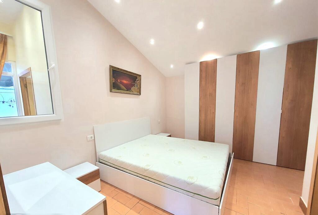 Vile Me Qera 2+1+2 Tek Myslym Shyri (ID BV22427) Tirane