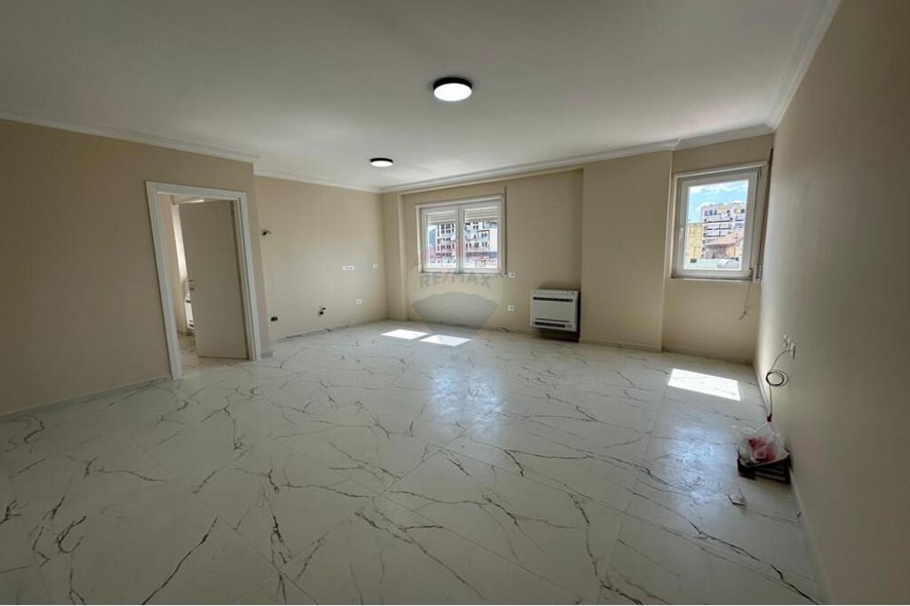 OFFICE SPACE FOR RENT IN THE CENTER!