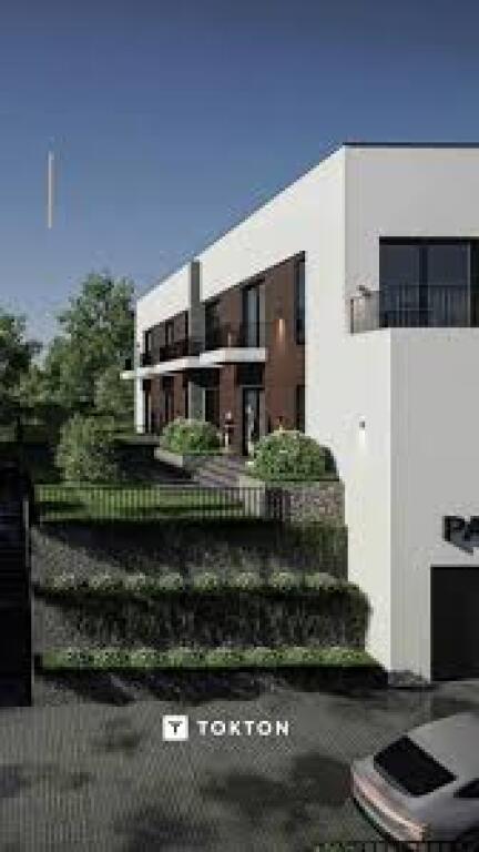 Apartment 2+1+2 with yard for sale in Farkë e Vogël.