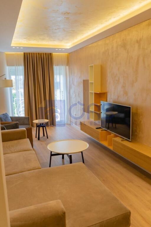 A 2+1 apartment is available at Kodra e Diellit. 900 euros.