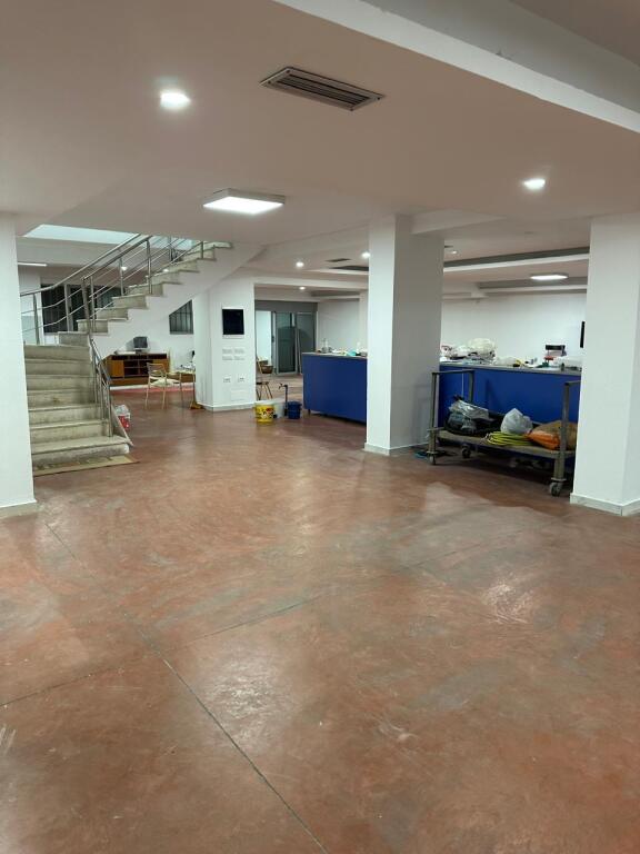 Jepet magazine 450 m2 me qera tek rr Jordan Misja