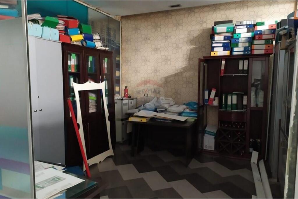 2 STORY BUILDING FOR RENT
