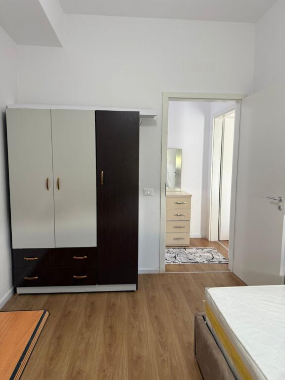 APARTAMENT ME QERA 2 +1 - PRANE KOMPLEKSIT KAIMI , ALI DEM