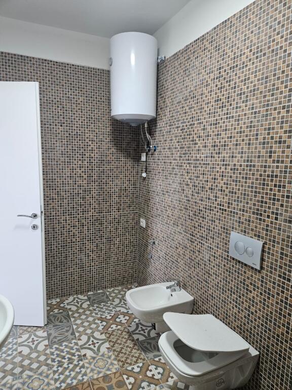Affittasi Appartamento 1+1, Yzberisht presso Golden Park 450 euro