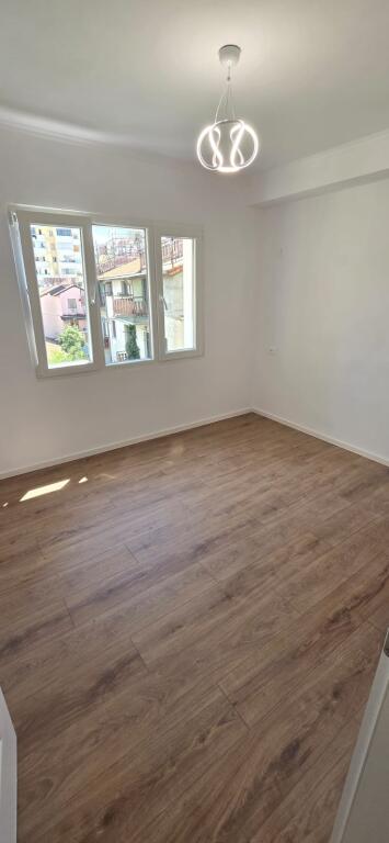 🏢Kavaja Street, near Polyclinic No. 9, a 2+1 apartment is for sale for €169,000.