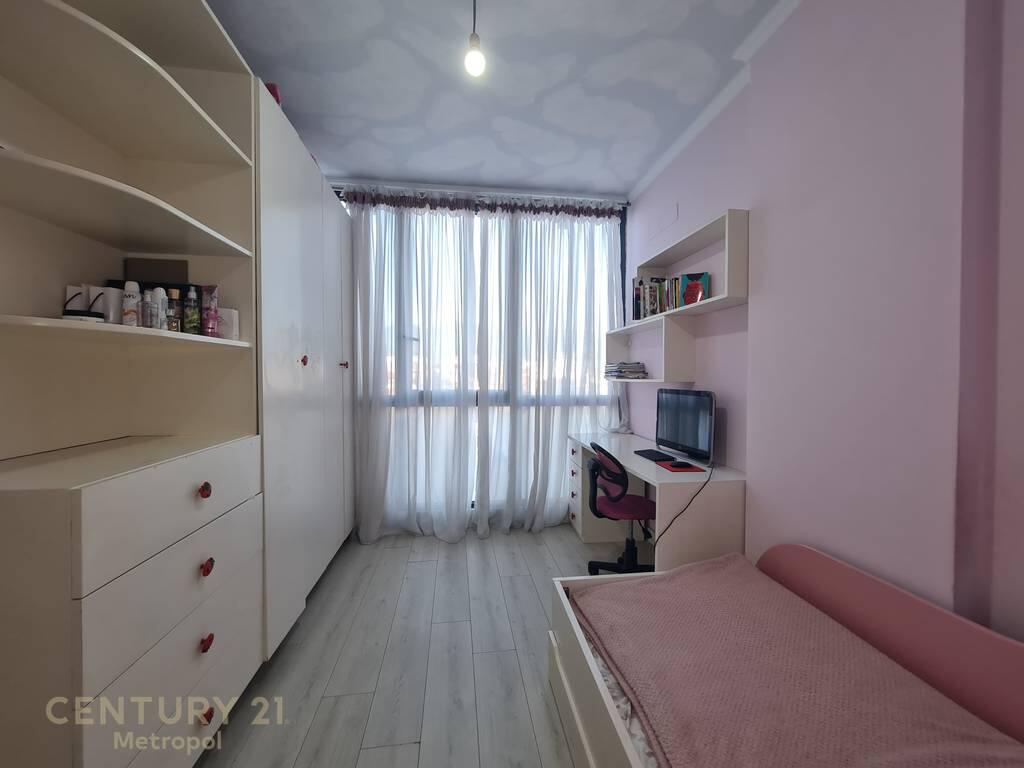 I am selling a 2+1 apartment in the Alba residence - Ndre Mjeda street!