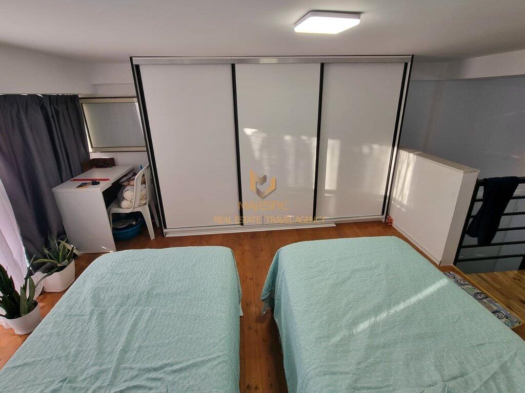Vendesi unità convertita in appartamento di tipo duplex (2+1) in via Eduard Mano (alla fine della strada).