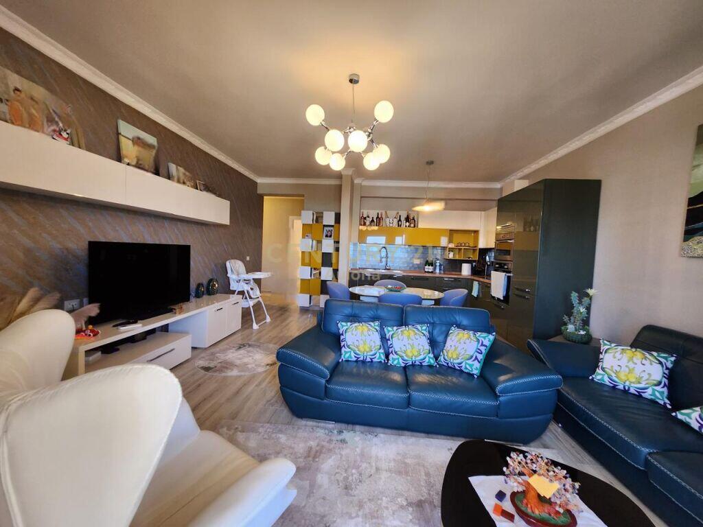 APARTMENT 2+1 FOR SALE ON THE LUNGOMARE WITH SEA VIEW