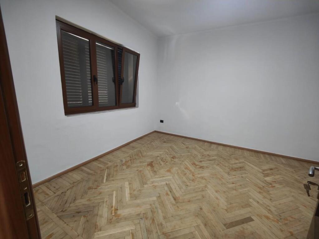Apartament 3+1 per Zyre ne Bllok 800 € 
