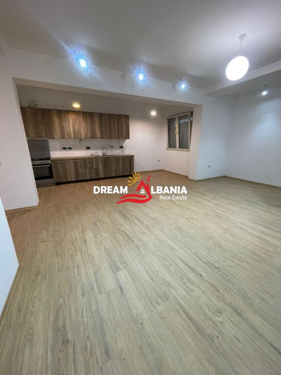 In the building near the Insig palace, a 2+1 apartment is available for rent (42215265).