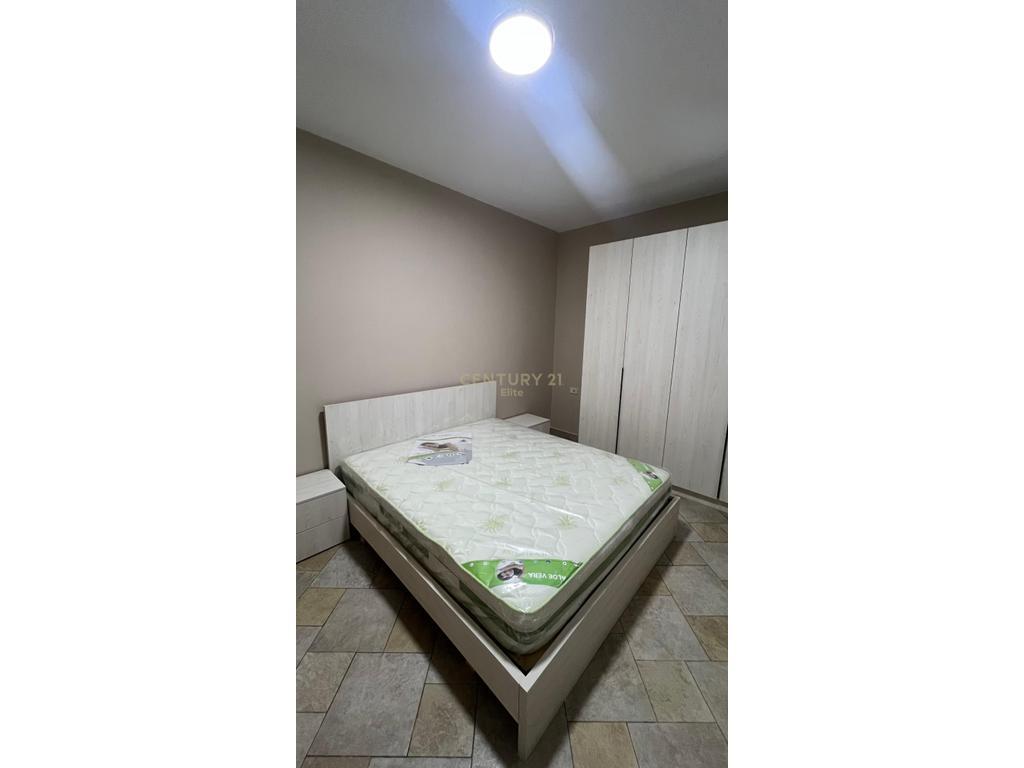 ApaRtament 1+1 me qera ne qender te Tiranes te 9 kateshet