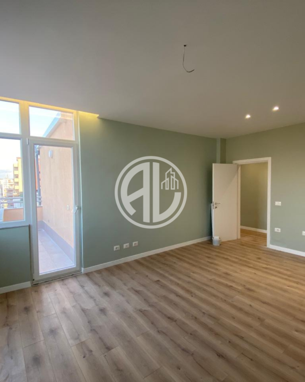 For sale: 2+1 apartment in Neighborhood 5, near Kazazi, Durres. The apartment has been recently renovated and is ready for furnishing.