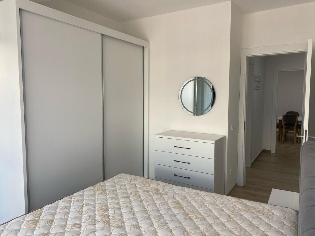 Tirana, for rent, 2+1 apartment with annex and balcony, 3rd floor, 113 m², 650 € (Bulevardi i Ri)